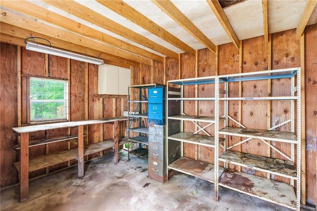 1102 N Farview Drive, Independence, MO 64056