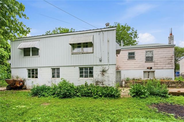 1102 N Farview Drive, Independence, MO 64056