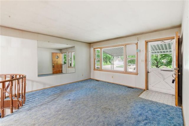 1102 N Farview Drive, Independence, MO 64056
