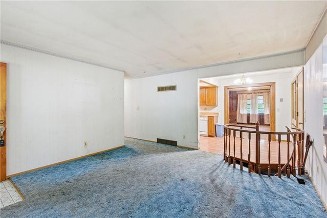 1102 N Farview Drive, Independence, MO 64056