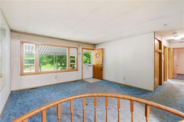 1102 N Farview Drive, Independence, MO 64056