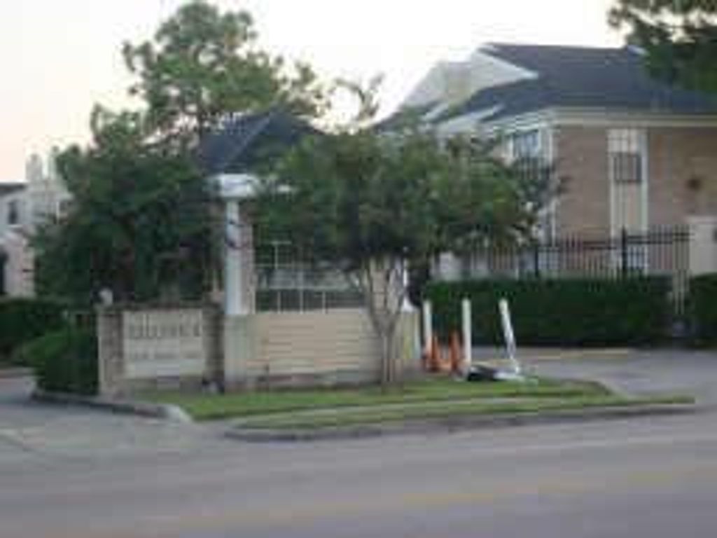 2750 Holly Hall Street 1213, Houston, TX 77054