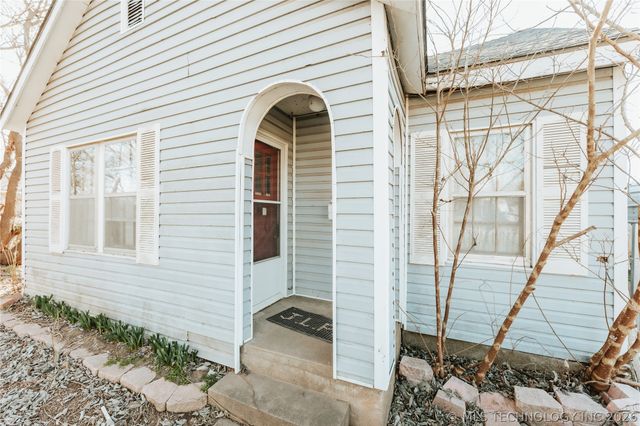 704 E Caddo Street, Cleveland, OK 74020