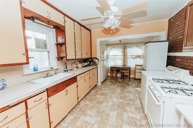 704 E Caddo Street, Cleveland, OK 74020