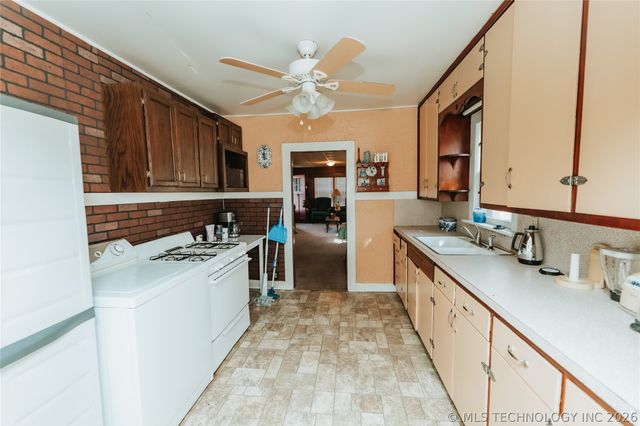 704 E Caddo Street, Cleveland, OK 74020