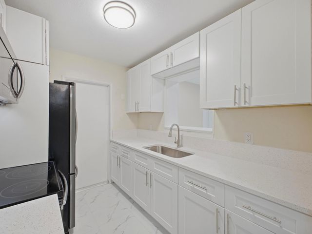 1421 Crest Drive, Lake Worth, FL 33461