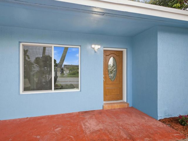 1421 Crest Drive, Lake Worth, FL 33461