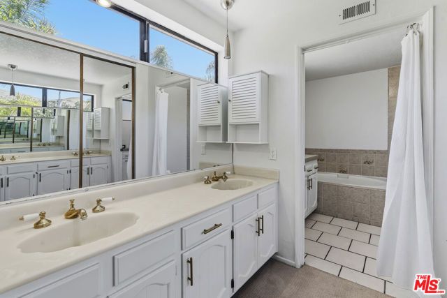 27821 Via Amistosa, Agoura Hills, CA 91301