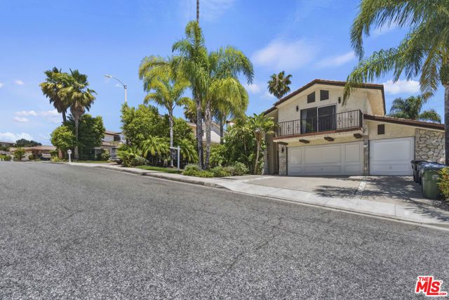 27821 Via Amistosa, Agoura Hills, CA 91301