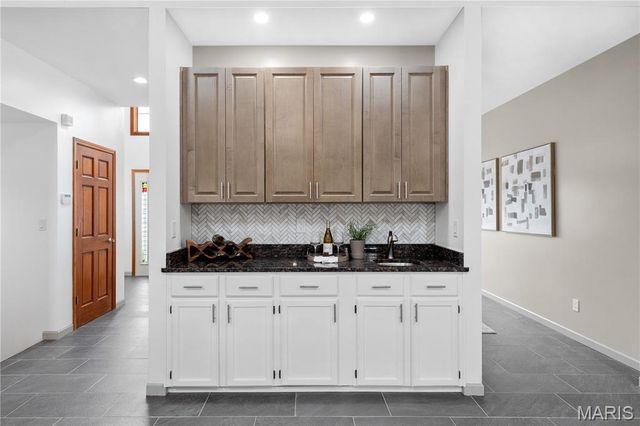 4118 Harbor Towne Drive, High Ridge, MO 63049