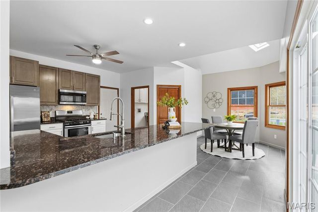 4118 Harbor Towne Drive, High Ridge, MO 63049