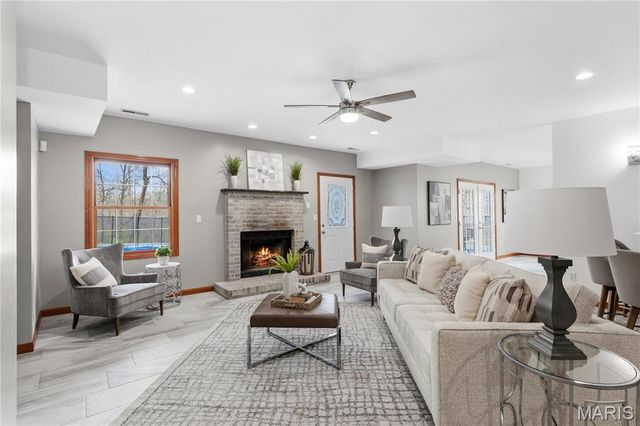 4118 Harbor Towne Drive, High Ridge, MO 63049