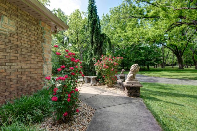 5924 S Farm Road 181, Springfield, MO 65804