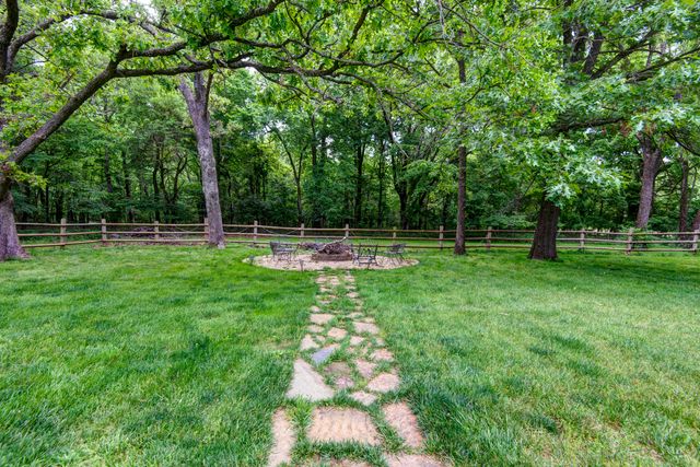 5924 S Farm Road 181, Springfield, MO 65804