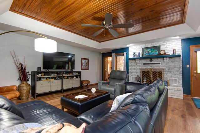 5924 S Farm Road 181, Springfield, MO 65804