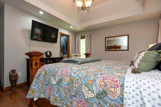 5924 S Farm Road 181, Springfield, MO 65804