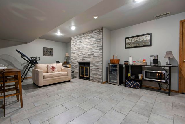 5924 S Farm Road 181, Springfield, MO 65804