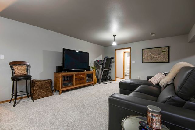 5924 S Farm Road 181, Springfield, MO 65804
