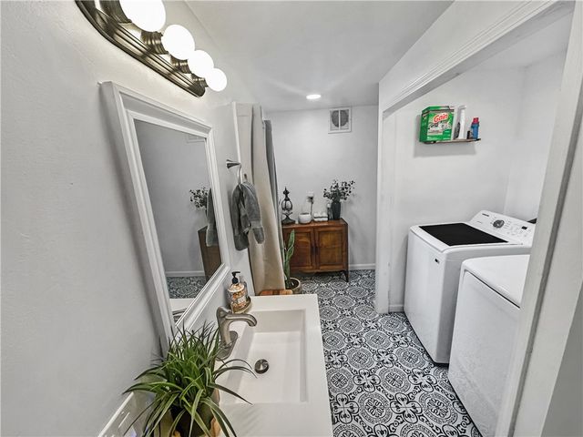 4052 Vinceton St, Observatory Hill, PA 15214
