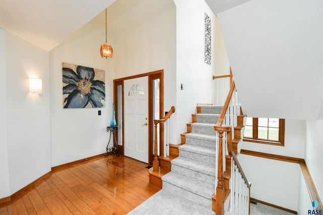 6024 W Winterberry Cir, Sioux Falls, SD 57106