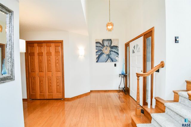 6024 W Winterberry Cir, Sioux Falls, SD 57106