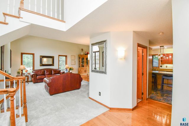 6024 W Winterberry Cir, Sioux Falls, SD 57106