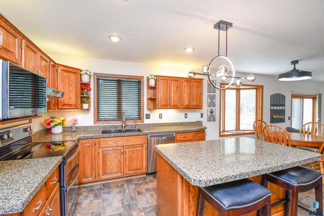 6024 W Winterberry Cir, Sioux Falls, SD 57106