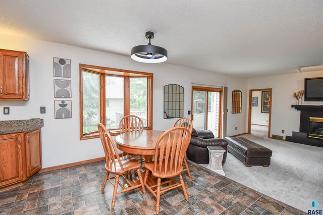 6024 W Winterberry Cir, Sioux Falls, SD 57106