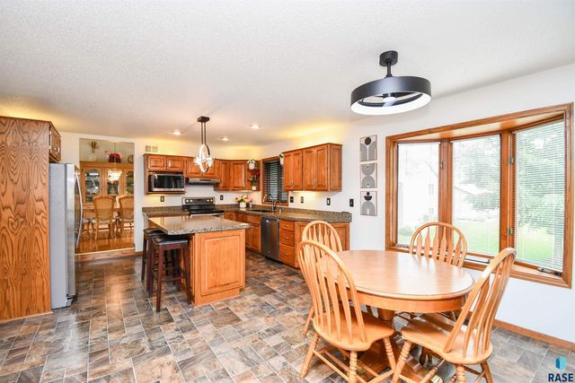 6024 W Winterberry Cir, Sioux Falls, SD 57106