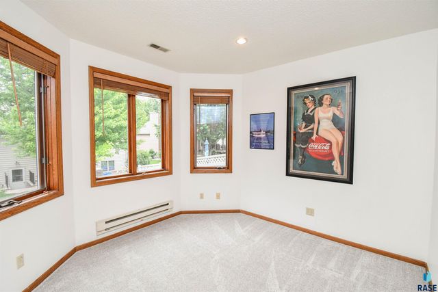 6024 W Winterberry Cir, Sioux Falls, SD 57106