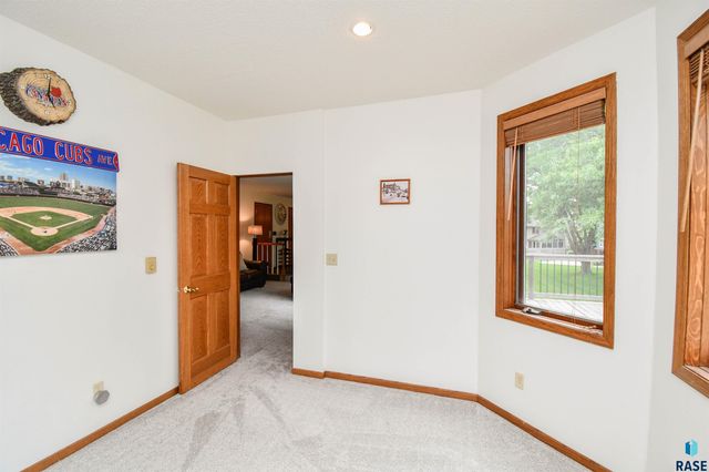 6024 W Winterberry Cir, Sioux Falls, SD 57106