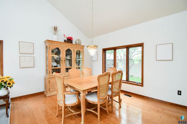 6024 W Winterberry Cir, Sioux Falls, SD 57106