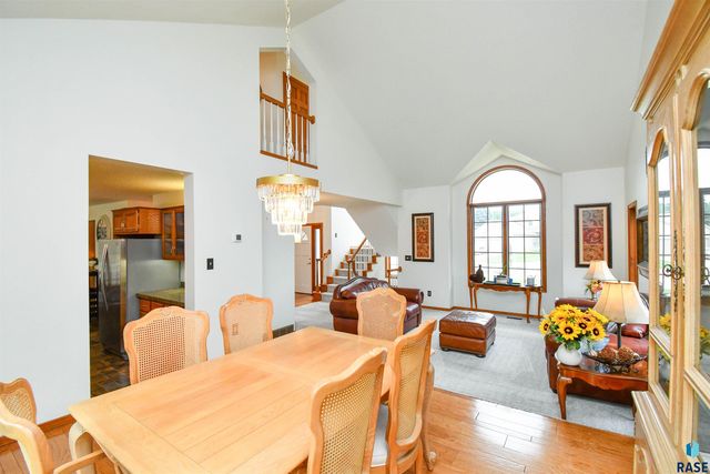 6024 W Winterberry Cir, Sioux Falls, SD 57106