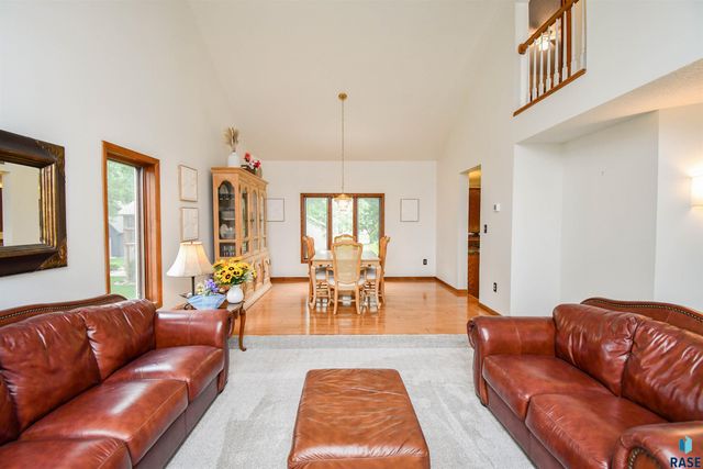 6024 W Winterberry Cir, Sioux Falls, SD 57106
