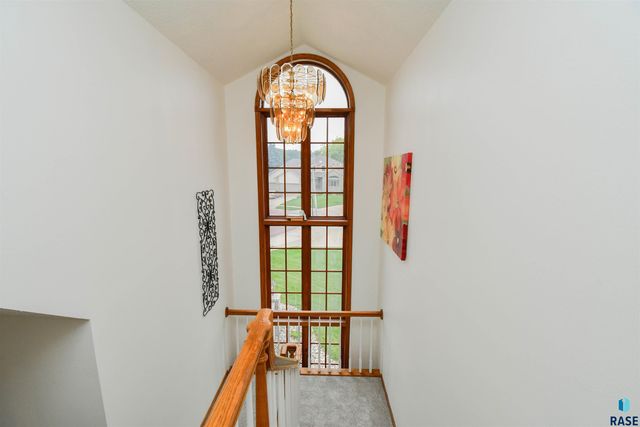 6024 W Winterberry Cir, Sioux Falls, SD 57106