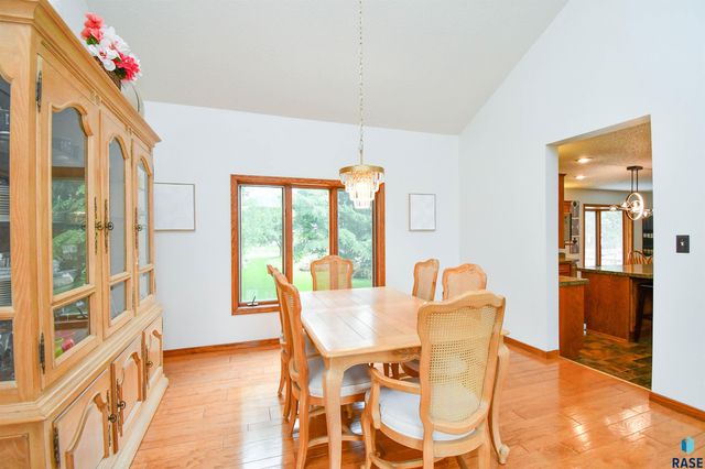 6024 W Winterberry Cir, Sioux Falls, SD 57106