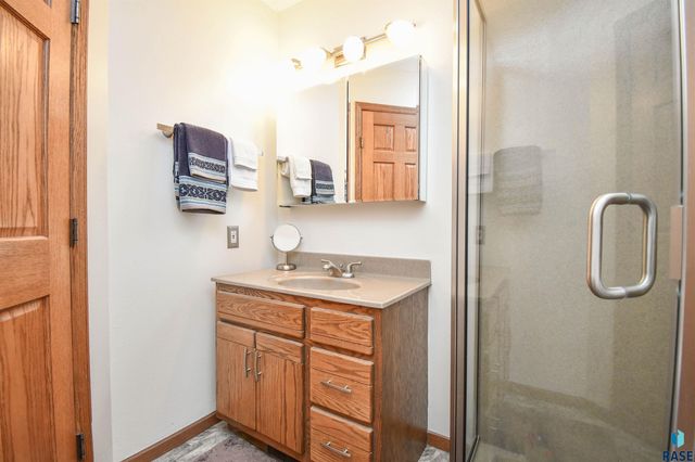 6024 W Winterberry Cir, Sioux Falls, SD 57106