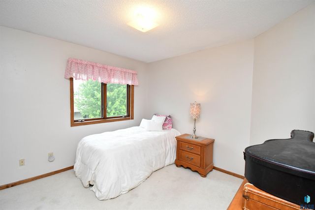6024 W Winterberry Cir, Sioux Falls, SD 57106