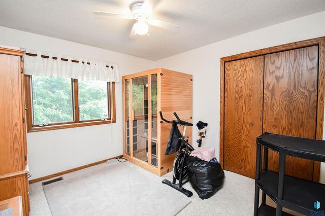 6024 W Winterberry Cir, Sioux Falls, SD 57106