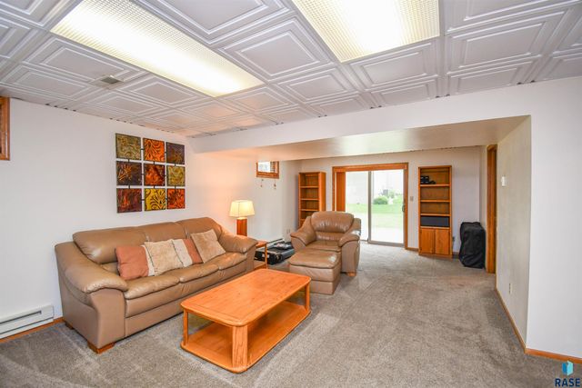 6024 W Winterberry Cir, Sioux Falls, SD 57106