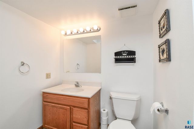 6024 W Winterberry Cir, Sioux Falls, SD 57106