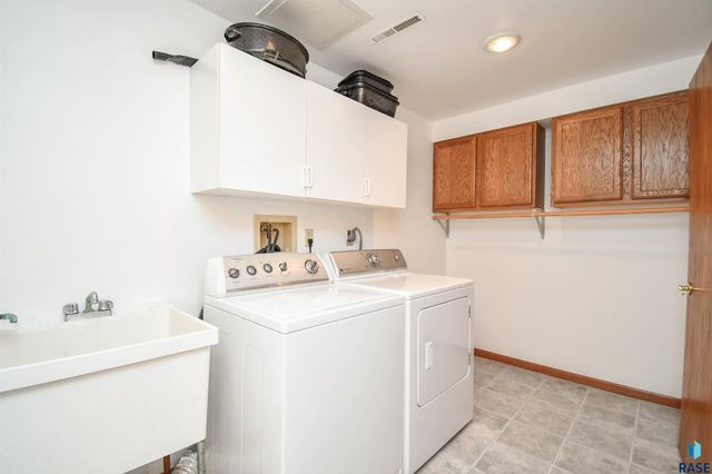 6024 W Winterberry Cir, Sioux Falls, SD 57106