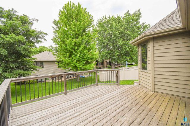 6024 W Winterberry Cir, Sioux Falls, SD 57106