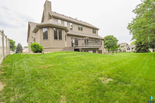 6024 W Winterberry Cir, Sioux Falls, SD 57106