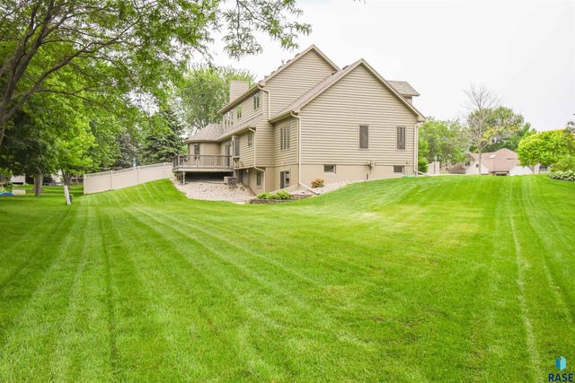 6024 W Winterberry Cir, Sioux Falls, SD 57106