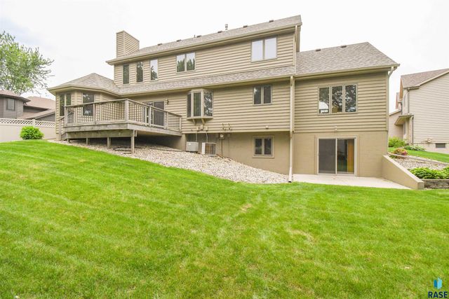 6024 W Winterberry Cir, Sioux Falls, SD 57106