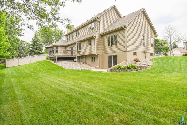 6024 W Winterberry Cir, Sioux Falls, SD 57106