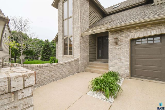6024 W Winterberry Cir, Sioux Falls, SD 57106