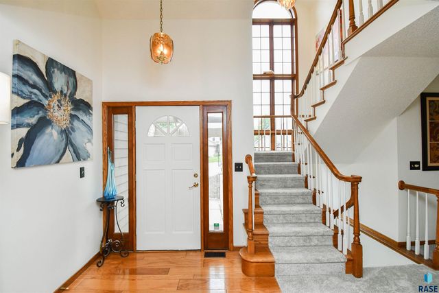 6024 W Winterberry Cir, Sioux Falls, SD 57106