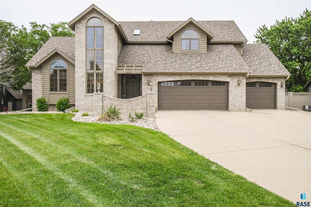 6024 W Winterberry Cir, Sioux Falls, SD 57106